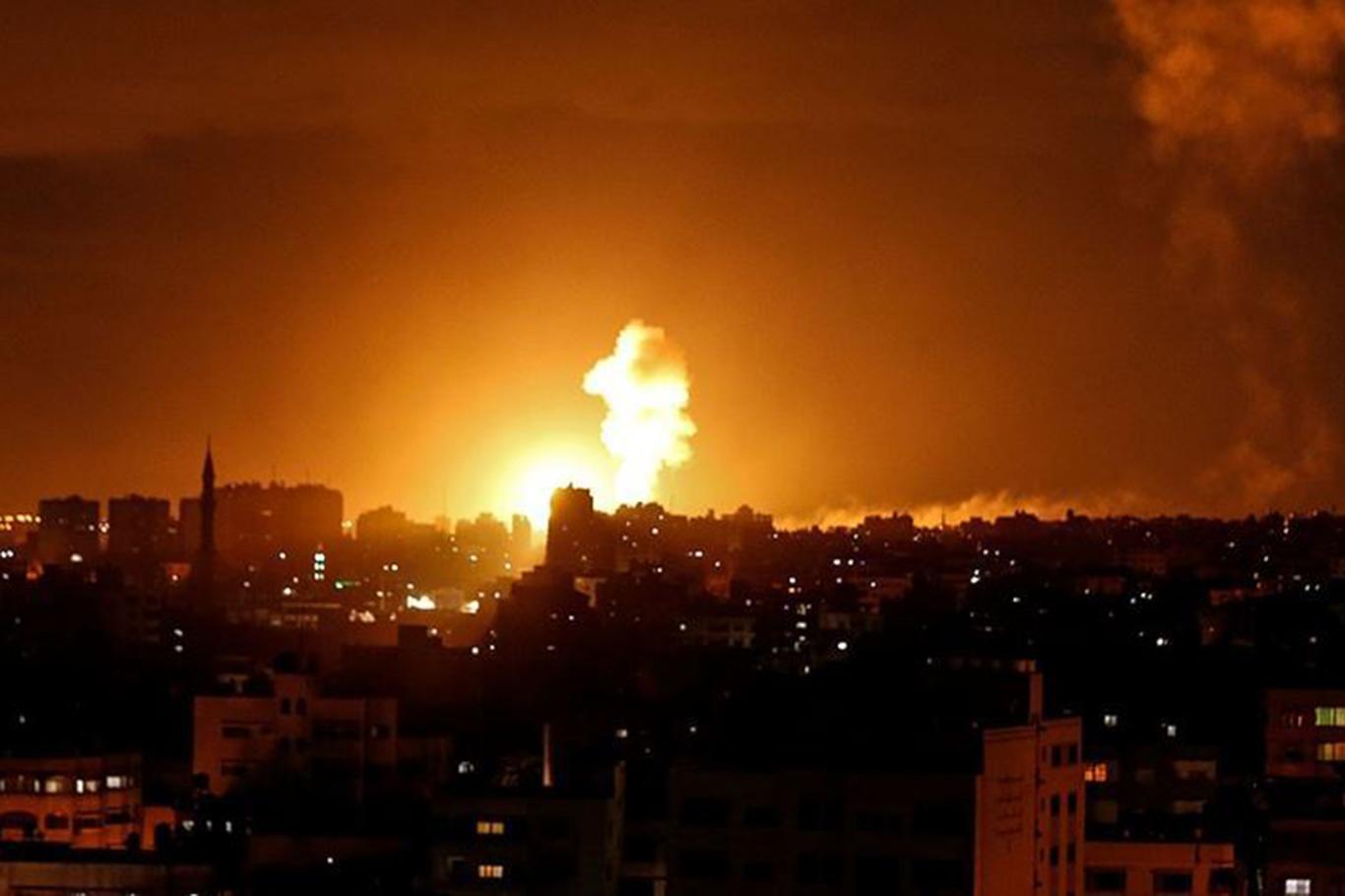 Siyonist çetelerden Gazze'ye hava saldırıları